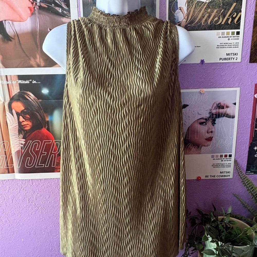 Metallic Olive Crinkle Sleeveless Mock Neck Top Size 18/20W